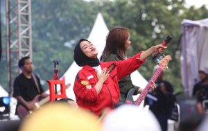Aksi Tantri Kotak Saat Konser Amal Salam satu Jiwa