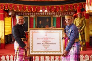 Dudung Abdurrahman Terima Gelar Adat Kerajaan Gowa