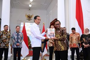 Presiden Saat menerima Laporan Kasus Pelanggaran HAM