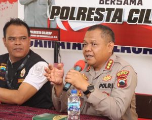Kapolresta Cilacap Kombes Pol Fankky Ani Sugiharto, S.I.K., M.Si saat menggelar konferensi pers