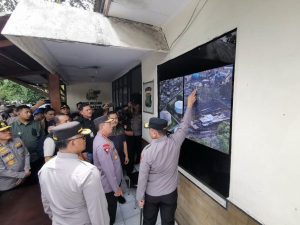 Kapolri Tinjau Kebakaran Depo Pertamina Plumpang