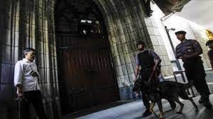 Gereja Kathederal dijaga polisi