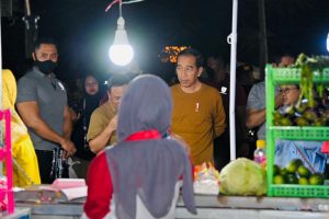 Jokowi Kunjungi Kawasan Kuliner di Labuan Bajo
