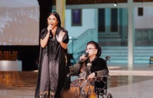 Anggun C Sasmi dan Waldjinah