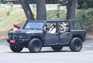 Presiden Jokowi dan Kasad Kunjungi Pindad