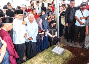 Anies Gombong