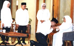 Anies Sungkeman