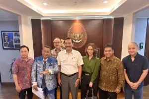 Luhut dan Inul Daratista