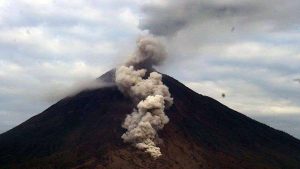 Hari Ini Gunung Semeru Alami 6 Kali Erupsi