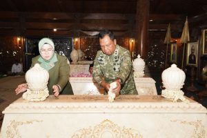 Ziarah Makam Soeharto