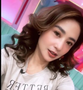 Dewi Perssik 1