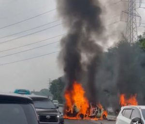 Kecelakaan di Tol Jakarta Cikampek KM 57