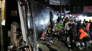 Bus Terguling Subang