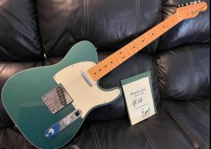 Gitar Milik Eros Candra yang Dilelang Untuk Gaza