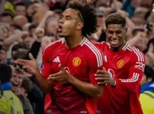 Joshua Zirzkee Lakukan Selebrasi Usai Menceyak Gol ke Gawang Fulham