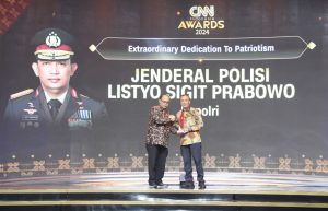 Kapolri Terima Penghargaan Extraordinary