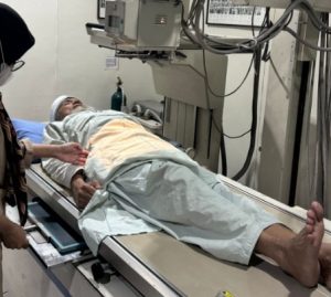 Yaya Moektio Saat Mendapatkan Perawatan di Rumah Sakit