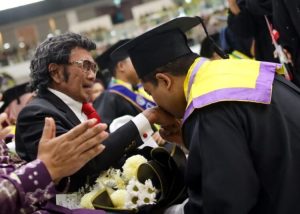 Rhoma Irama Saat hadiri Wisuda Putranya Adam Ghafari di UMS Surakarta