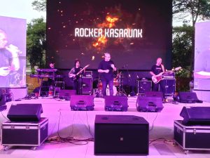 Rocker Kasarunk Saat tampil di All You Can Hear Gigs