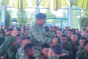Pangkostrad Kunjungi Markas Petarung Kostrad di Timika