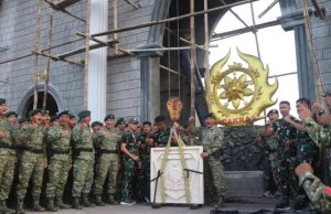 Pangdivif 3 Kostrad Resmikan Lambang Satuan di Gerbang Kemenangan