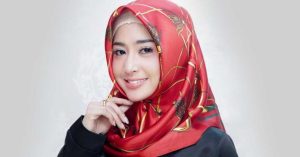 Dewi Perssik Berhijab.