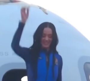 Katy Perry Lakukan Wisata ke Luar Angkasa