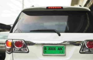 Plat Mobil Warna Hijau