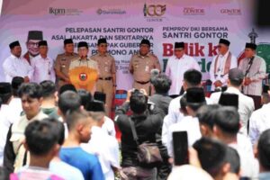 Pramono Anung Lepas Santri ke Gontor