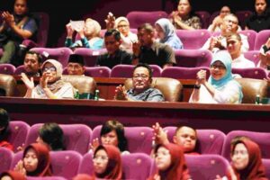 Rano karno Nonton Film Jumbo Bareng Anak-anak Disabilitas
