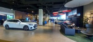 Show room BMW MINI di PIK 2