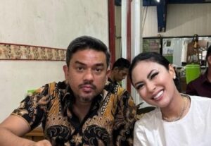 Tina Astari dan Suami