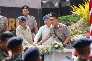 Kapolro Resmikan Patung M Jasin di Surabaya