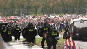 Demo Kebijakan Imigrasi di Belanda