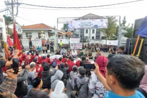 Yonif 412 Amankan Demo