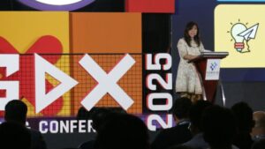 Menkomdigi Meutya Hafiid Saat Hadiri IGDX