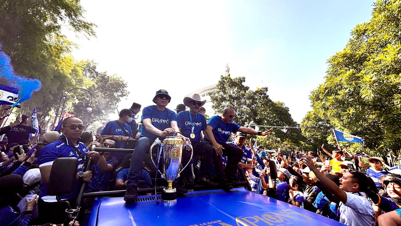 Persib Hattrick, Bobotoh Tumpah Ruah di Jalanan Bandung