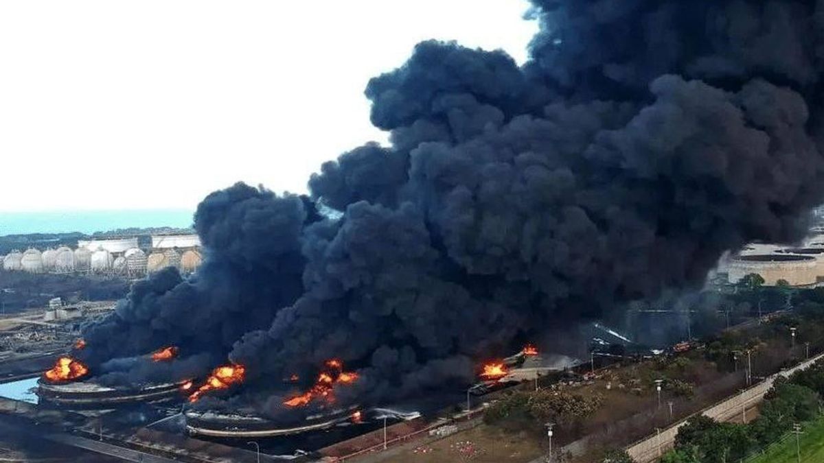 Fasilitas Minyak Kuwait Terbakar dan Hancur Diserang Iran