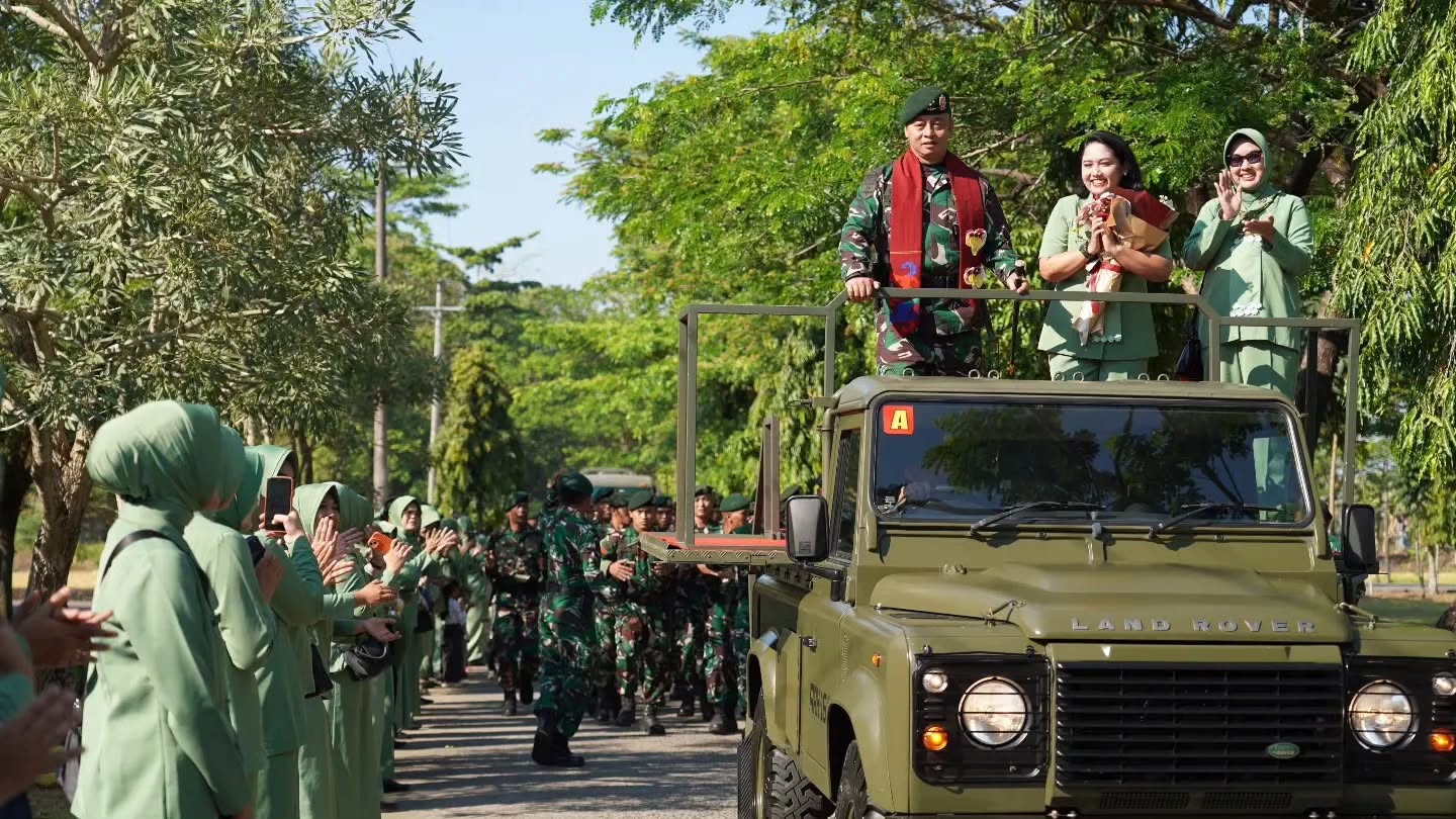 Pangdivif 3 Kostrad Tinjau Kesiapan Alutsista dan Panen Raya di Yonarhanud 16 Kostrad