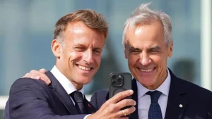 Emmanuel Macron dan Mark Carney