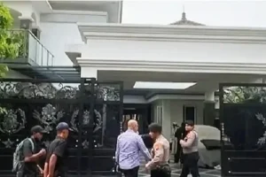 KPK saat Geledah Rumah Mewah Milik Ipda Yayat Sudrajat