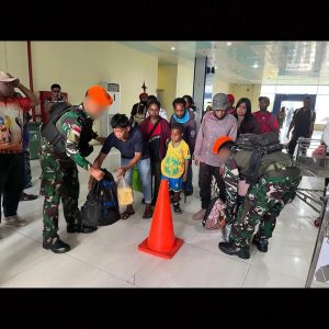 Prajurit Korpasgat Gagalkan Transaksi Senjata Api OPM, Tangkap Wadanyon Kodap 35 di Bandara Nop Goliat