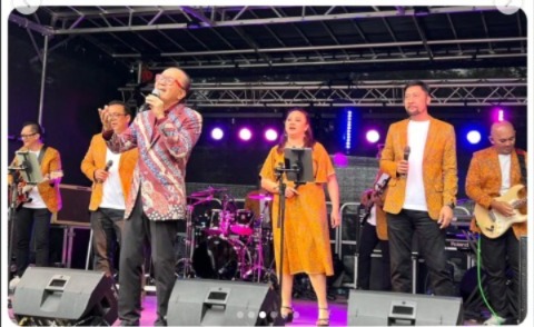 Tantowi Yahya Konser di Eropa 1