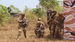 Usai Infiltrasi Udara, Prajurit Yonif 502UY dan Pasukan Multinasional Lanjutkan Operasi Darat di Medan Hutan
