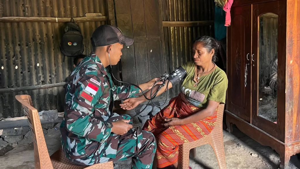 Yonarmed 12 Kostrad Perkuat Kepedulian Kesehatan Masyarakat Perbatasan melalui Program Stunting