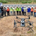 Perdana di Indonesia, PT Duta Topkey Energy Bawa Teknologi Drone Pencuci Isolator Jaringan Listrik