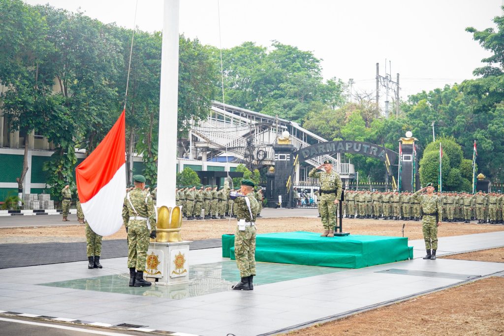 Kaskostrad Pimpin Upacara Hari Sumpah Pemuda ke-98 di Markas Kostrad