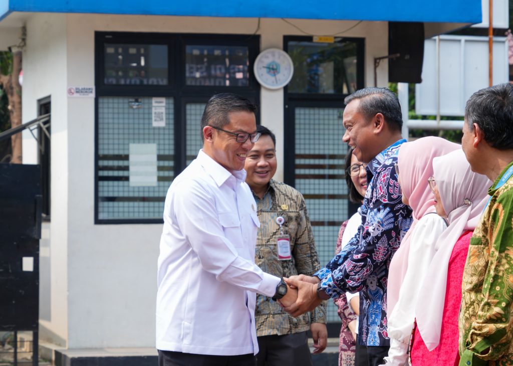 Menko PMK Tinjau Cek Kesehatan Gratis di SMPN 202 Jakarta Timur, 787 Siswa Jadi Sasaran