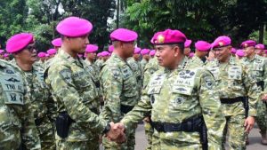 Pangkormar Pimpin Tradisi Penerimaan 221 Perwira Remaja Marinir